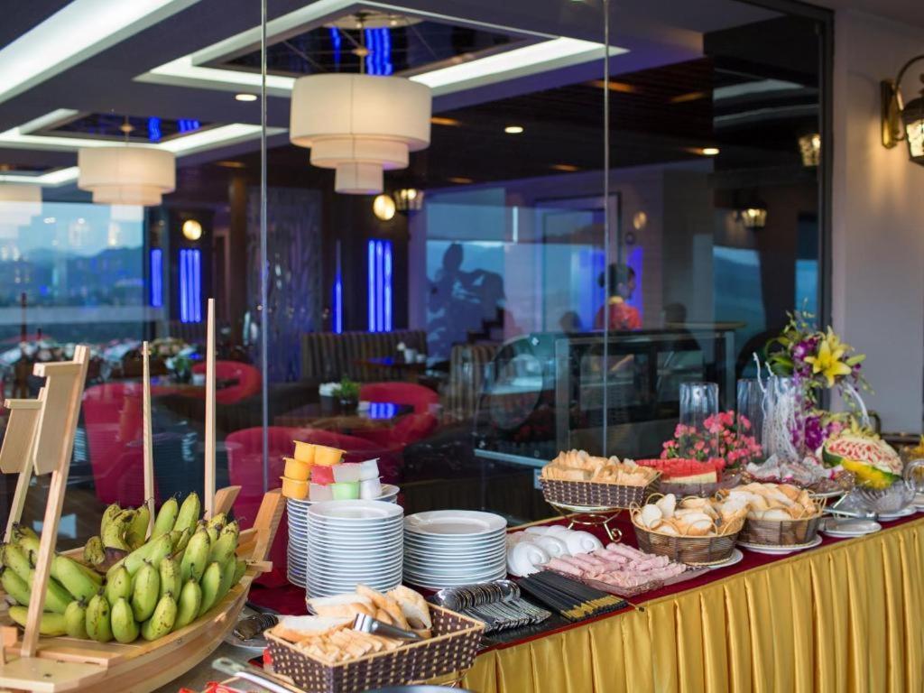 Royal Palace Hotel Tuyen Quang Екстериор снимка