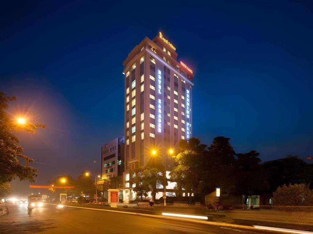 Royal Palace Hotel Tuyen Quang Екстериор снимка