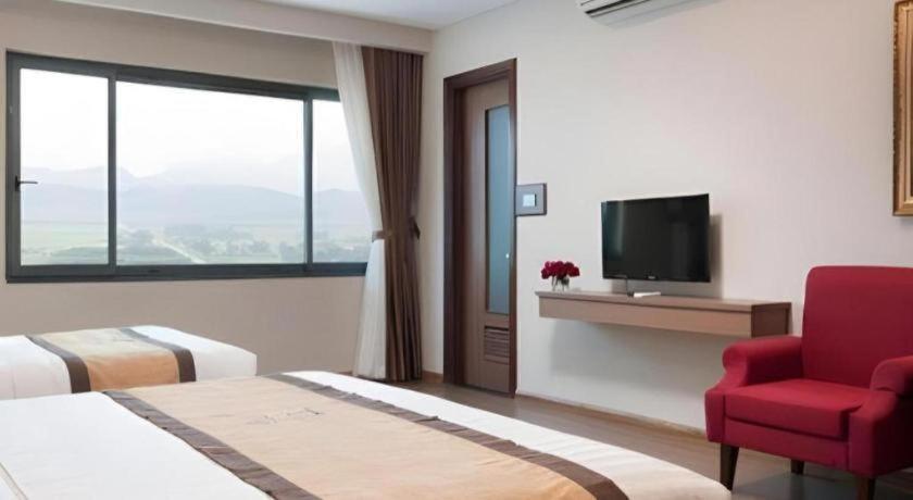 Royal Palace Hotel Tuyen Quang Екстериор снимка