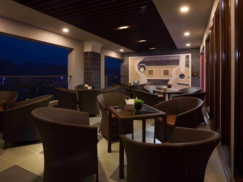 Royal Palace Hotel Tuyen Quang Екстериор снимка