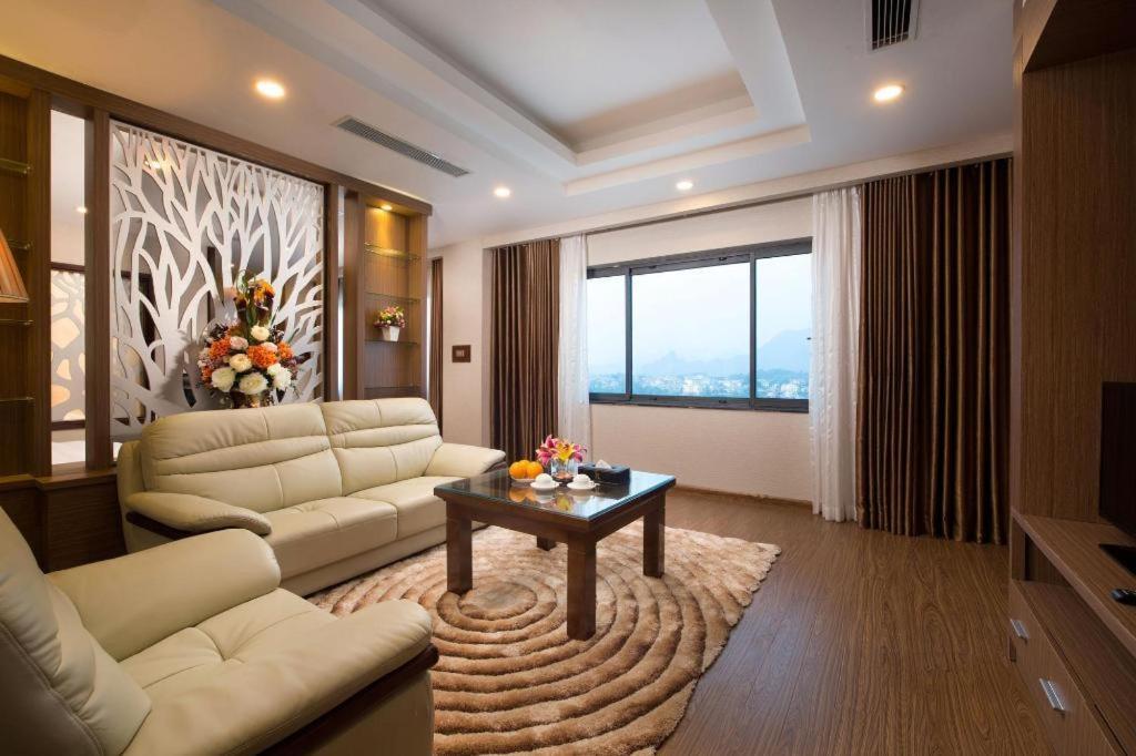 Royal Palace Hotel Tuyen Quang Екстериор снимка