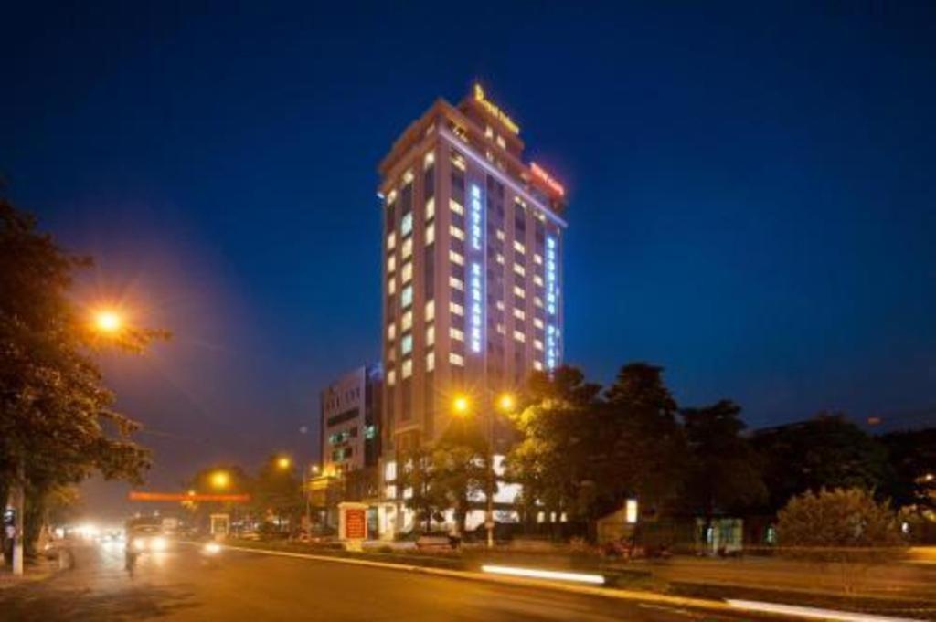 Royal Palace Hotel Tuyen Quang Екстериор снимка