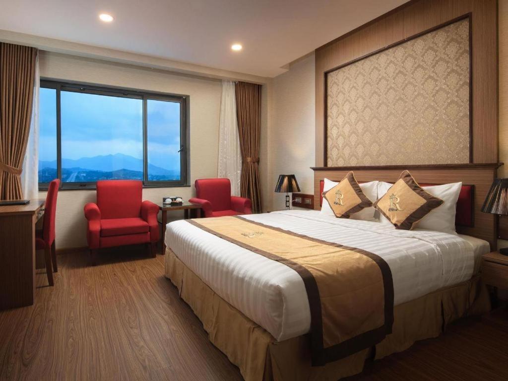 Royal Palace Hotel Tuyen Quang Екстериор снимка