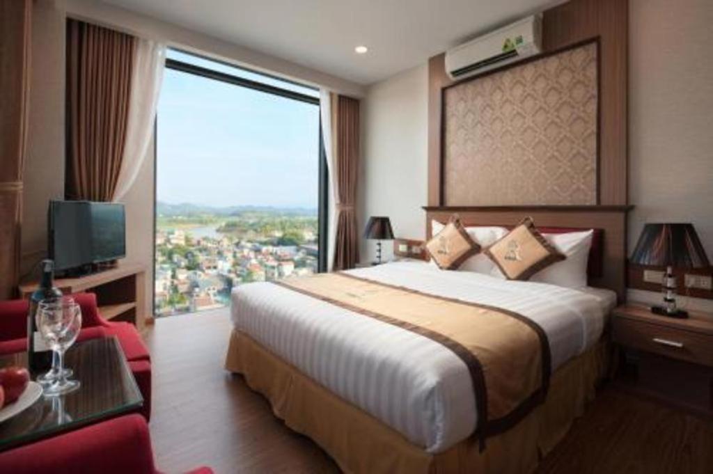 Royal Palace Hotel Tuyen Quang Екстериор снимка