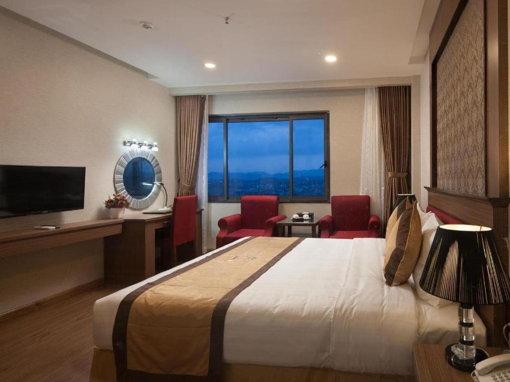 Royal Palace Hotel Tuyen Quang Екстериор снимка